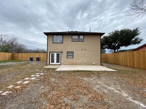 2110 Calle Estrella in San Antonio, TX - Building Photo - Building Photo