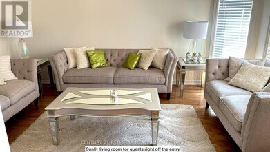 1358 Beauty Bush Ct in Mississauga, ON - Building Photo - Building Photo