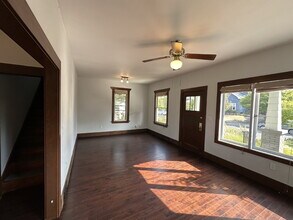 915 NE 80th Ave in Portland, OR - Building Photo - Building Photo