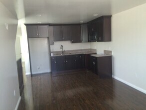 628 W 84th St in Los Angeles, CA - Foto de edificio - Building Photo