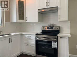 5 Michael Ave in Hamilton, ON - Building Photo - Building Photo