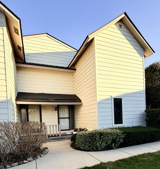 633 Chip Ct in Gurnee, IL - Building Photo