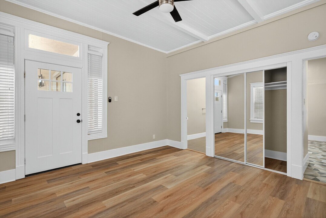 330 Cedar Ave in Long Beach, CA - Building Photo
