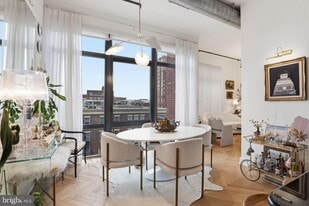 520 John Carlyle St in Alexandria, VA - Building Photo