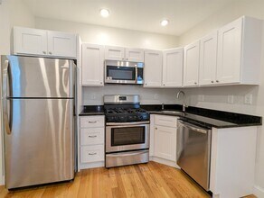 44 Cogswell Ave, Unit 1 in Cambridge, MA - Foto de edificio - Building Photo