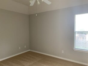 11 Baccara Pl in Conroe, TX - Foto de edificio - Building Photo