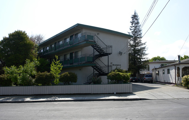 110 Locust St in Redwood City, CA - Foto de edificio - Building Photo