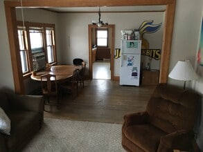 921 8th Ave in Brookings, SD - Foto de edificio - Building Photo