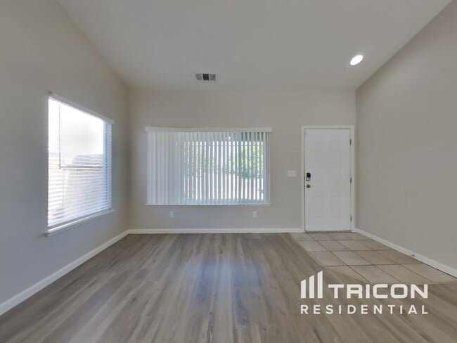 5204 Firenza Way in Salida, CA - Foto de edificio - Building Photo