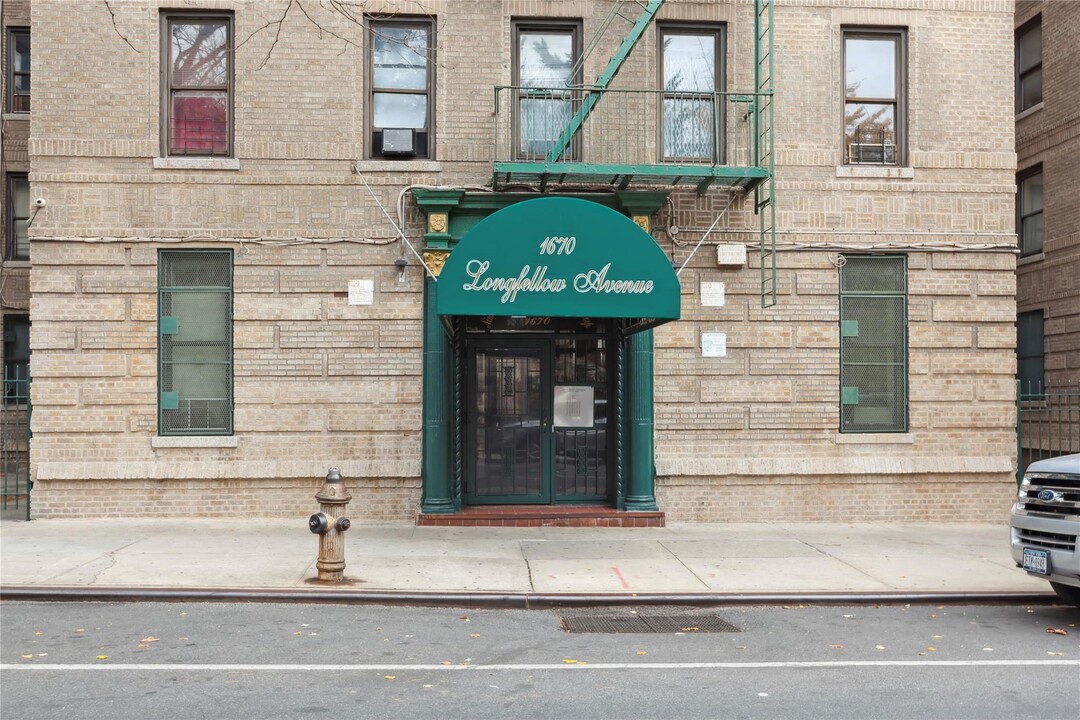 1670 Longfellow Ave in New York, NY - Building Photo