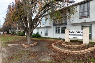 Valley View Condominiums in Dallas, TX - Building Photo - Building Photo