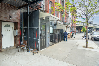 319 Division Ave in Brooklyn, NY - Building Photo - Building Photo