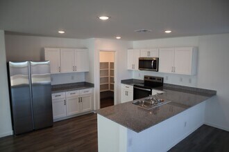 1267 Flowstone Trl in Benson, AZ - Building Photo - Building Photo