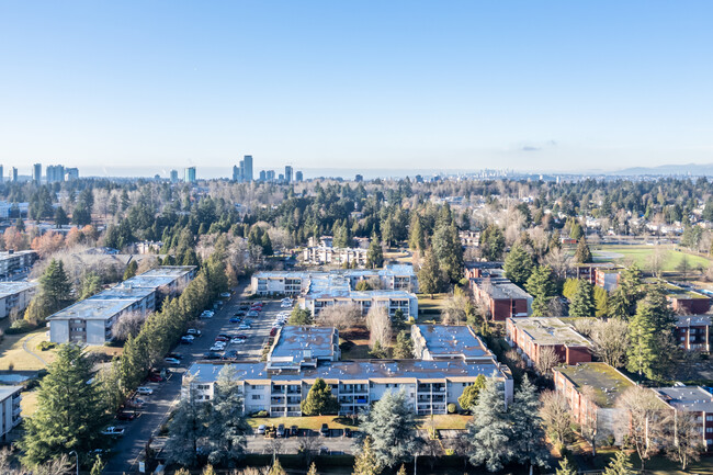 Guildford Gardens in Surrey, BC - Building Photo - Building Photo