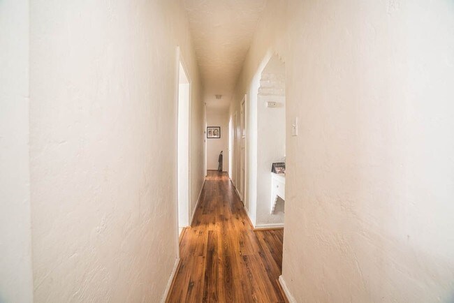 3015 Virginia Rd in Los Angeles, CA - Building Photo - Building Photo