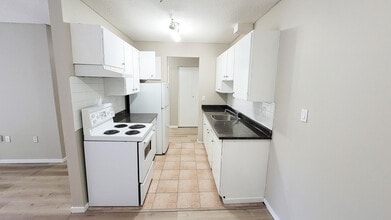 Hillside Terrace in Abbotsford, BC - Foto de edificio - Building Photo