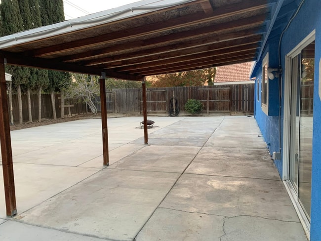 1329 El Camino Way in Los Banos, CA - Building Photo - Building Photo