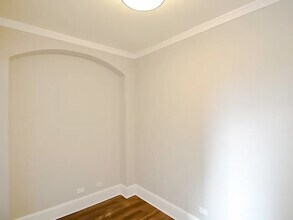 827 W Lakeside Pl, Unit 502 in Chicago, IL - Building Photo - Building Photo