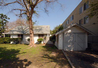 5038 Ellenwood Dr in Los Angeles, CA - Building Photo - Building Photo