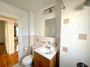 122 Warren St in Medford, MA - Building Photo - Building Photo