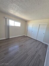 1075 E Desert Inn Rd in Las Vegas, NV - Building Photo - Building Photo
