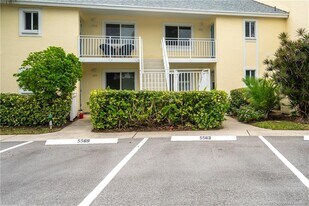 5563 NE Gulfstream Way in Stuart, FL - Building Photo