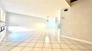 13725 SW 100th Terrace in Miami, FL - Building Photo - Building Photo