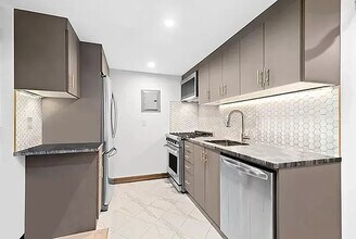 121 E 37th St, Unit 3A in New York, NY - Foto de edificio - Building Photo