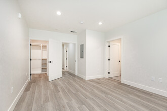 857 N Hayworth Ave in Los Angeles, CA - Building Photo - Interior Photo