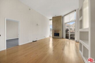 1240 S Corning St, Unit 304 in Los Angeles, CA - Building Photo - Building Photo