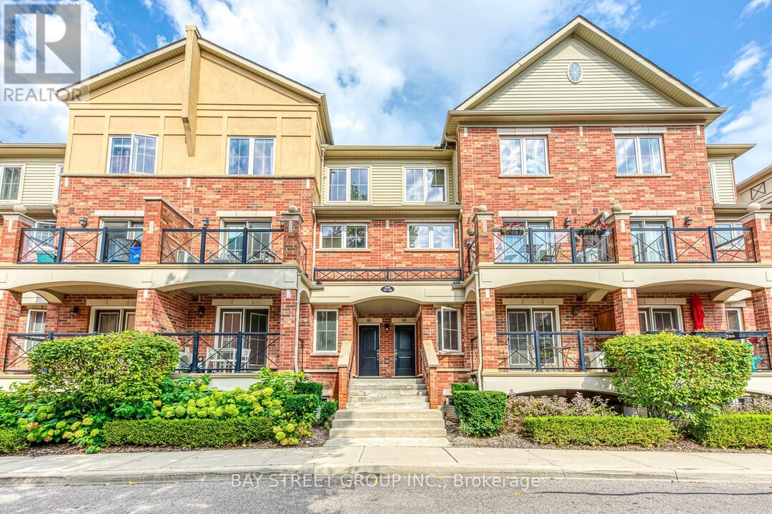 2450-2450 Post Rd in Oakville, ON - Building Photo