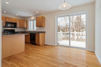 Jefferson Court in Dover, NH - Building Photo - Interior Photo