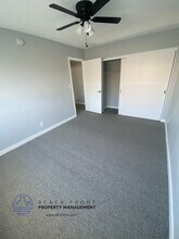 867 West 1st. St. in San Pedro, CA - Foto de edificio - Building Photo