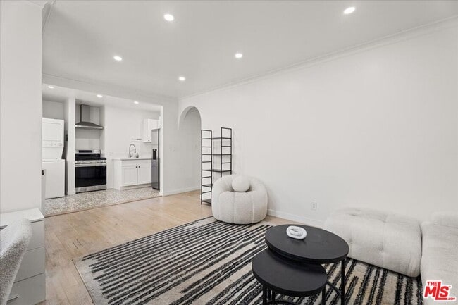 property at 205 S Reeves Dr