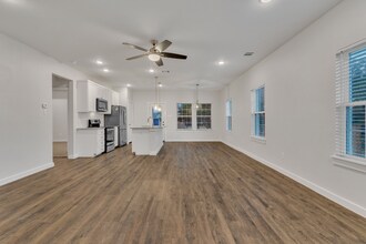 404 Onyx Dr in Granbury, TX - Building Photo - Building Photo