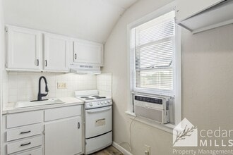1728 N Hillside St in Wichita, KS - Building Photo - Building Photo