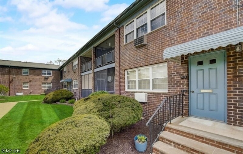 580 Bloomfield Ave, Unit 803 in West Caldwell, NJ - Building Photo