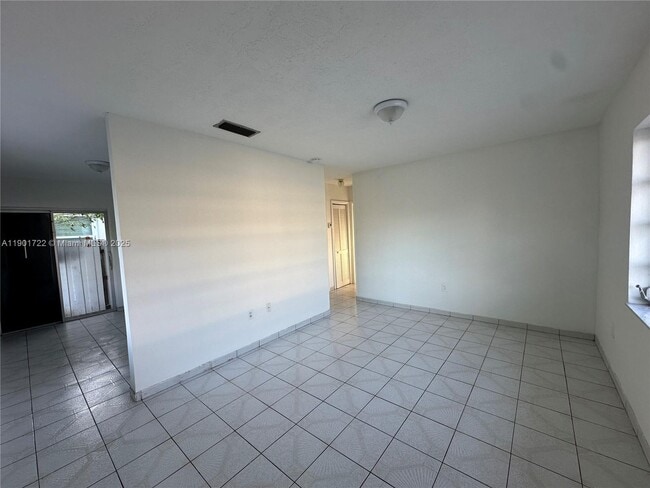 3608 SW 25th St in Miami, FL - Building Photo - Building Photo