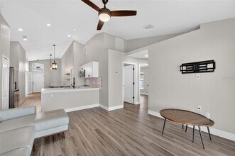 523 Napa Valley Cir in Valrico, FL - Building Photo - Building Photo