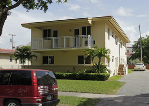 31 Menores Ave in Coral Gables, FL - Building Photo - Building Photo