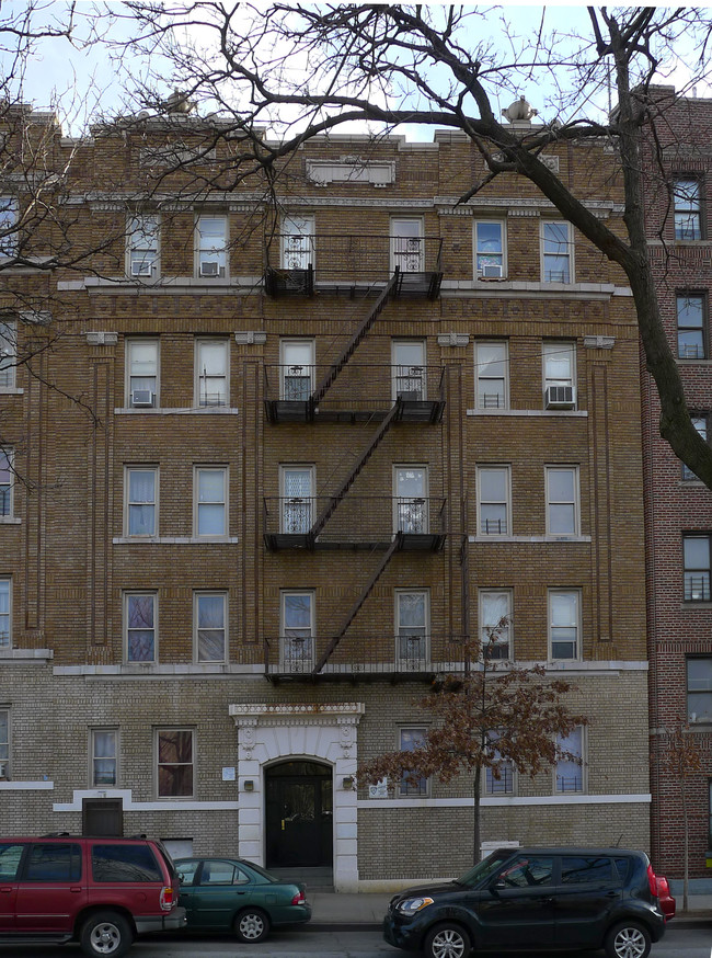 359 E Mosholu Pky N in Bronx, NY - Foto de edificio - Building Photo