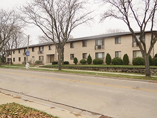 Sunny Crest Apartments in Milwaukee, WI - Building Photo