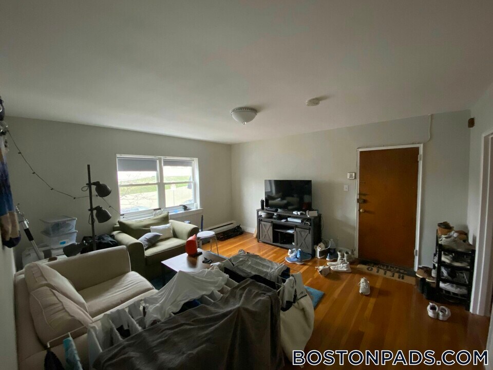 69 Chiswick Rd in Boston, MA - Building Photo