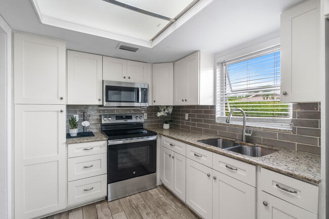 410 NE 17th Ave in Boynton Beach, FL - Building Photo - Building Photo