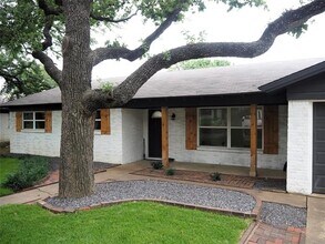 2317 Shady Grove Dr in Bedford, TX - Building Photo - Building Photo