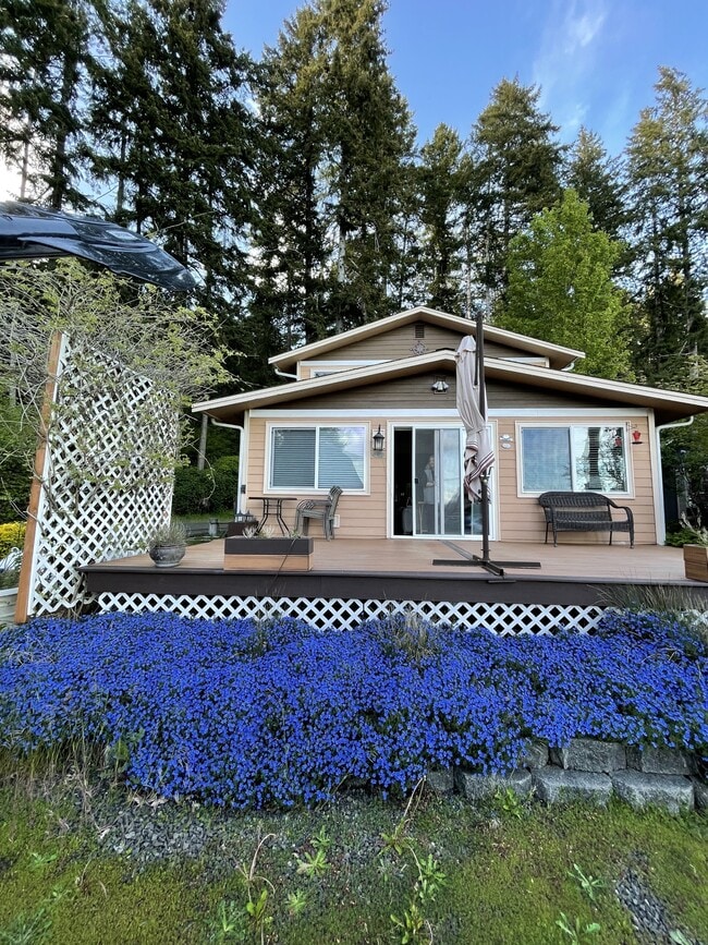 111 E Driftwood Circle East in Shelton, WA - Building Photo - Building Photo