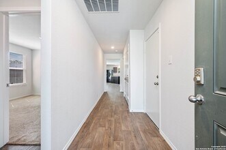 5502 Rosillo Hill in San Antonio, TX - Building Photo - Building Photo