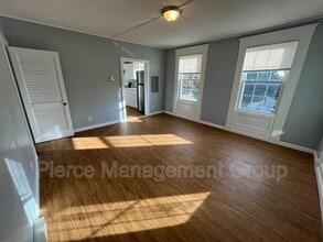 6 Old Chester Rd in Derry, NH - Building Photo - Building Photo