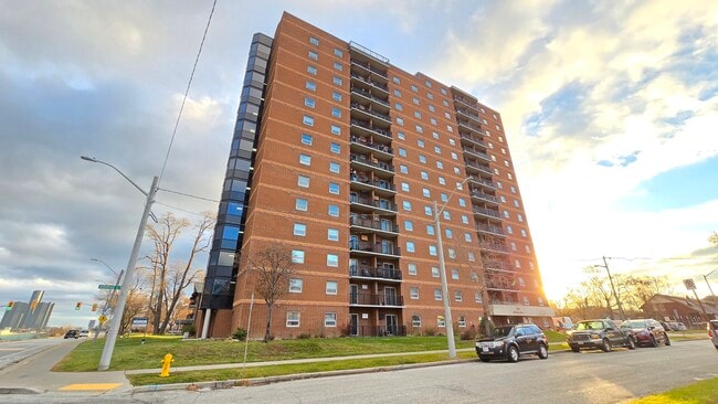 140 Bridge Ave in Windsor, ON - Building Photo - Building Photo