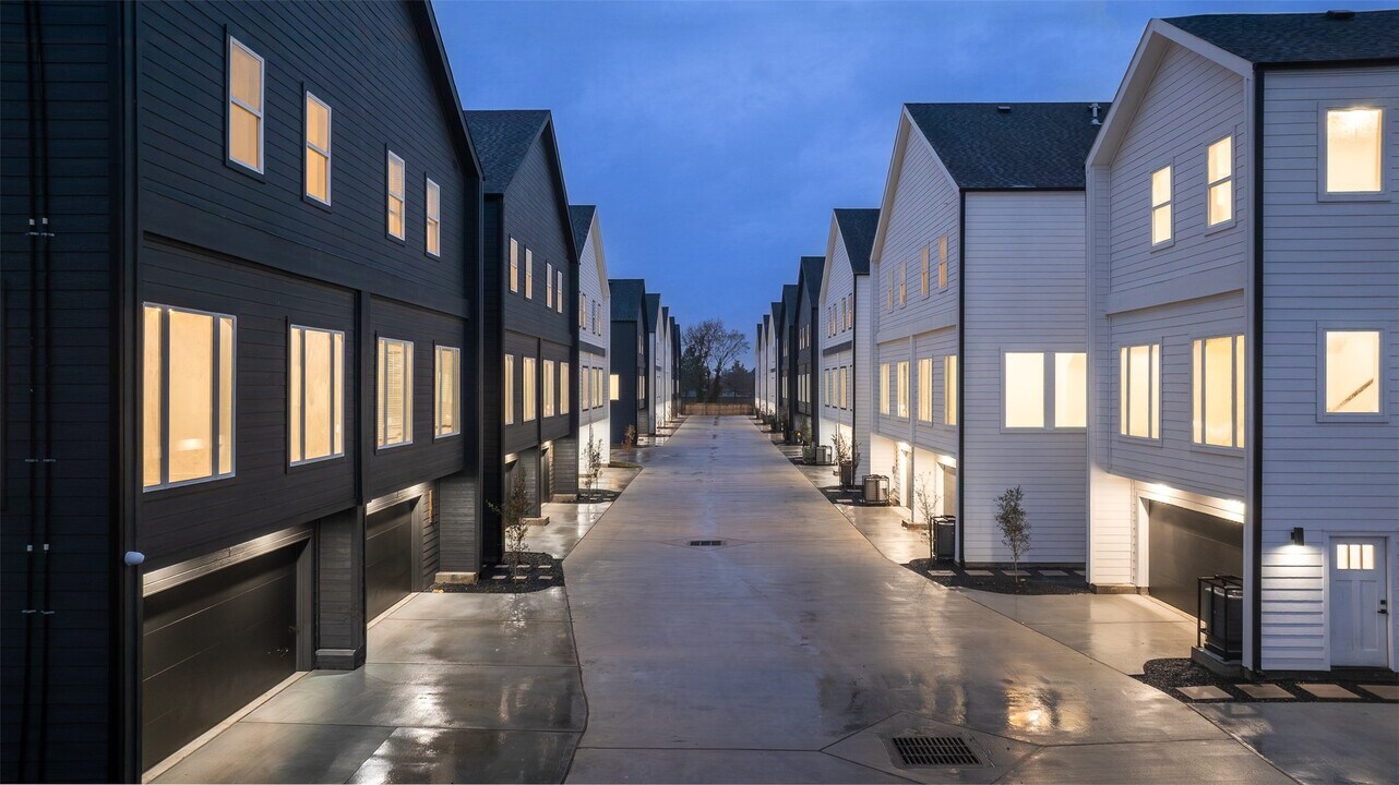 14107 Faith Frst Dr in Houston, TX - Building Photo